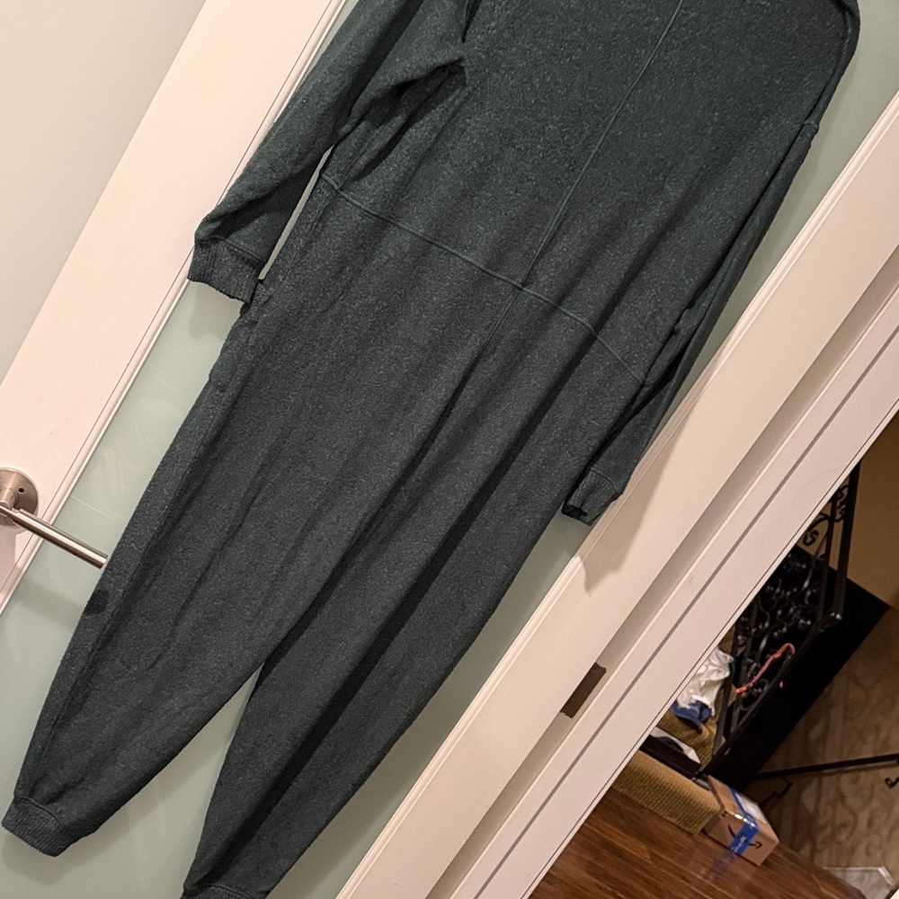 Hush Brand Elle Cozy Light Comfy Sweater V-Neck Jumpsuit Size XS - Picture 9 of 9